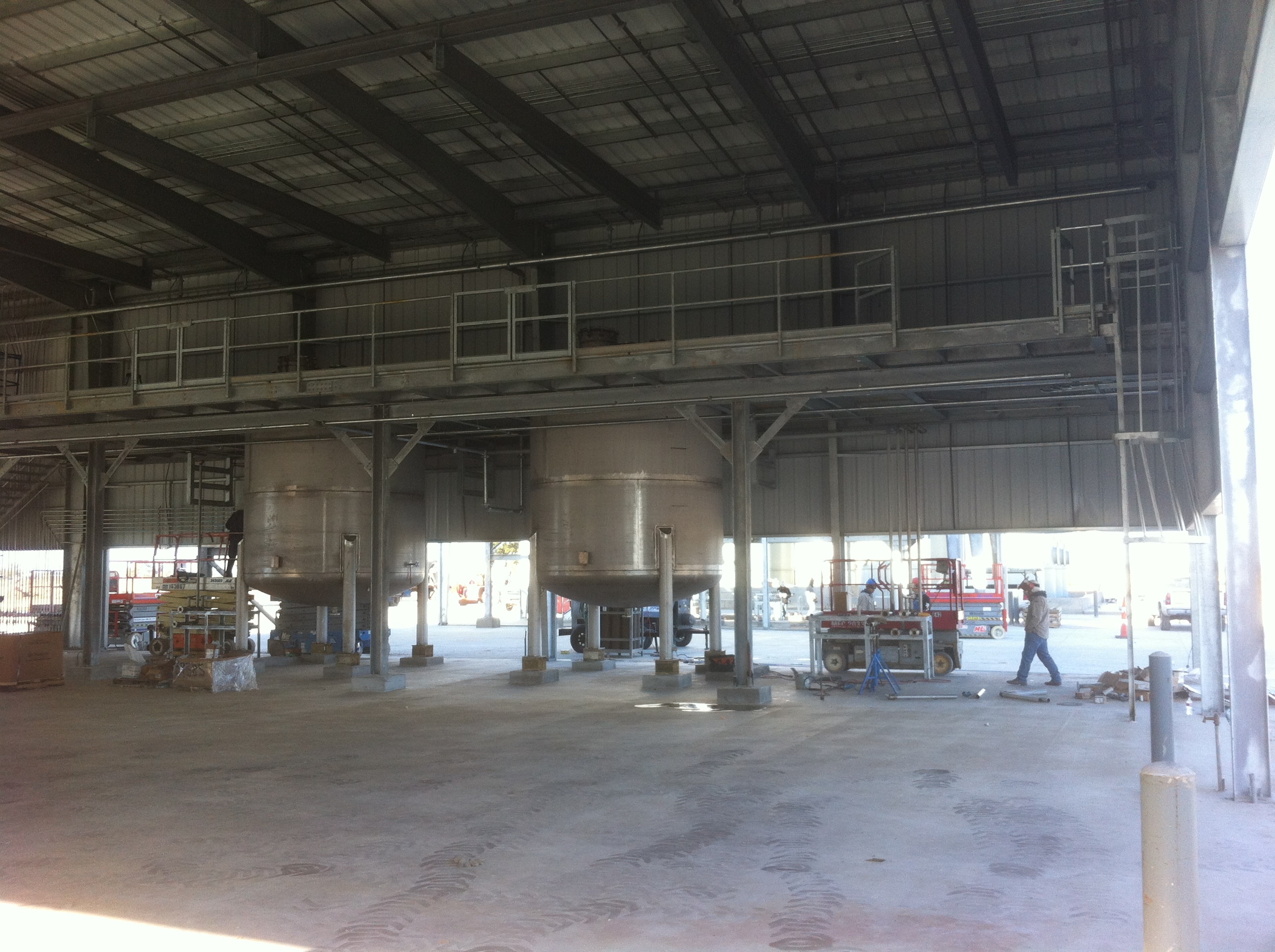Halliburton mezzanine with process tanks below