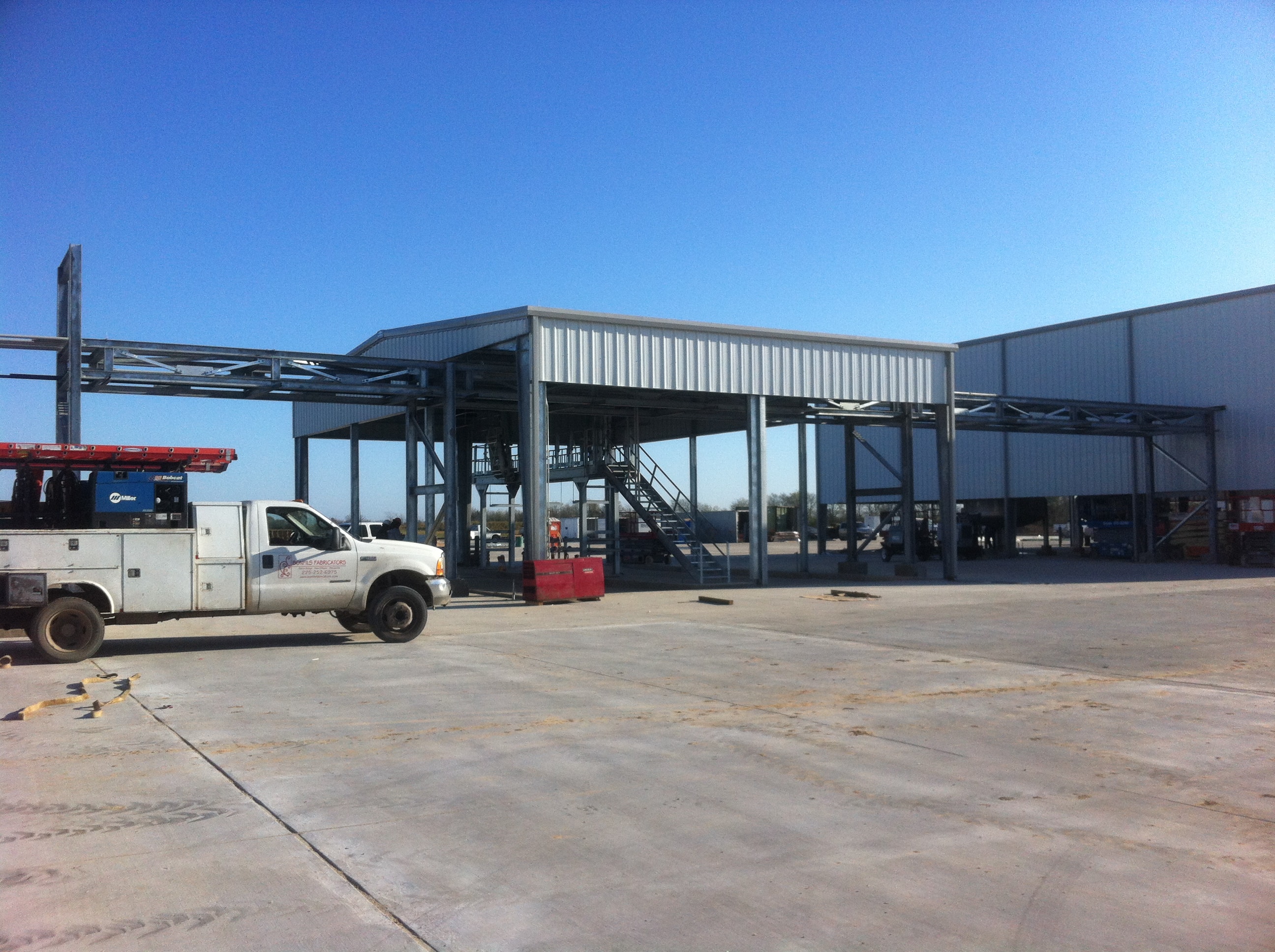 Halliburton pipe rack exterior with service truck